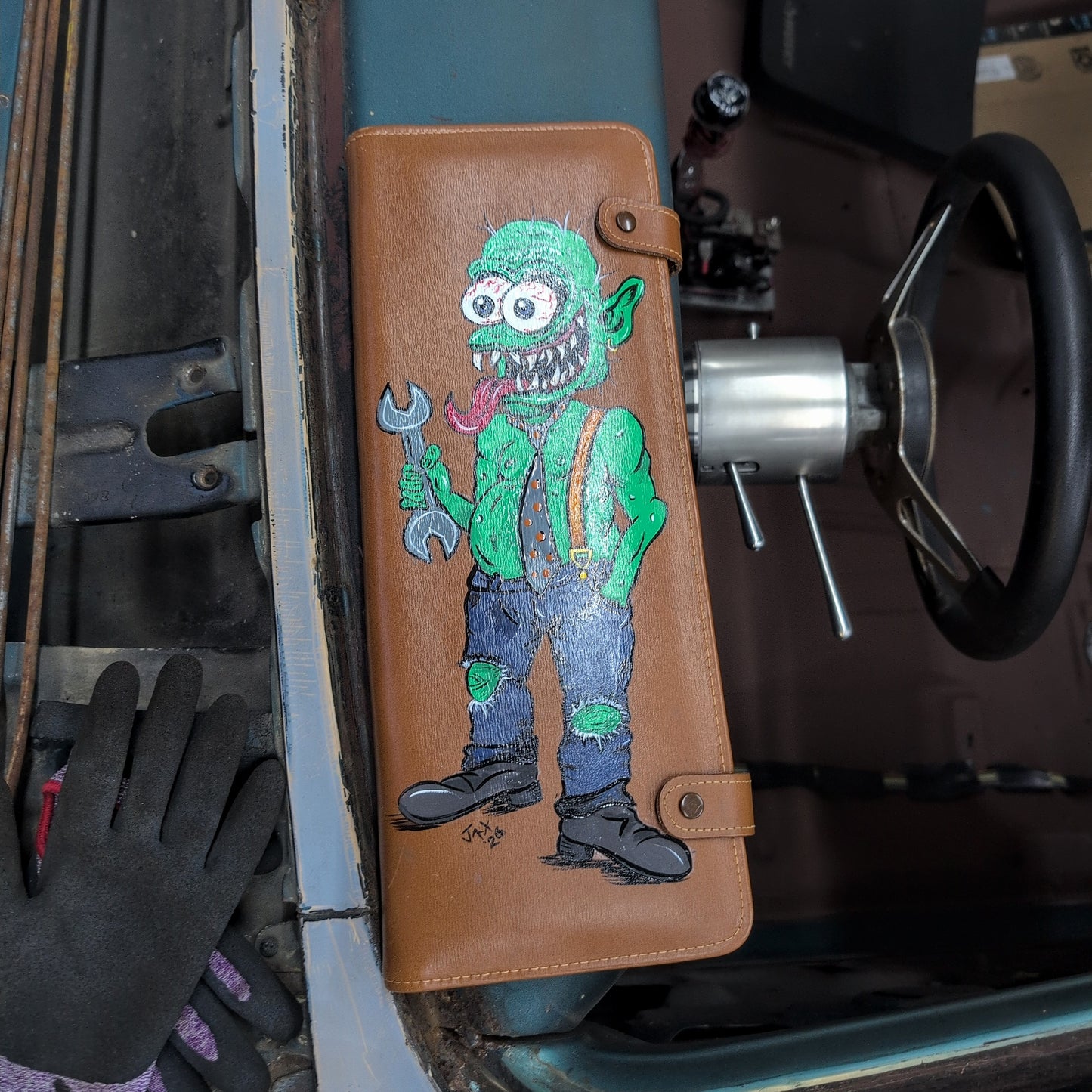 Monster Vintage Leather Tie holder